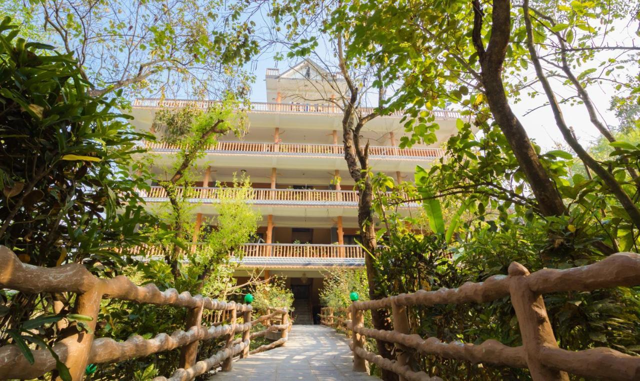 Chitwan Gaida Lodge - Animal Lovers & Birdwatchers Paradise Саураха Экстерьер фото