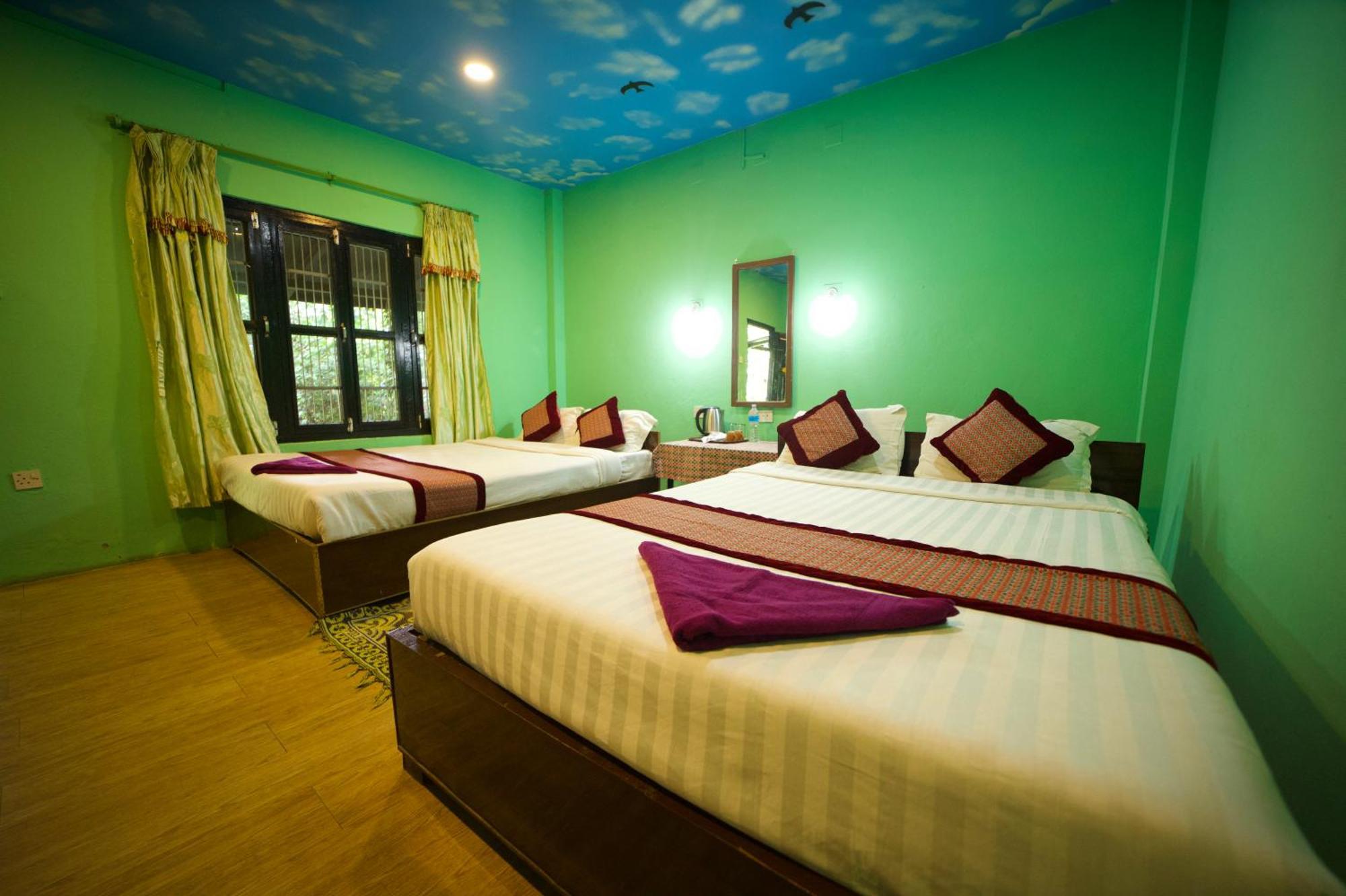 Chitwan Gaida Lodge - Animal Lovers & Birdwatchers Paradise Саураха Экстерьер фото