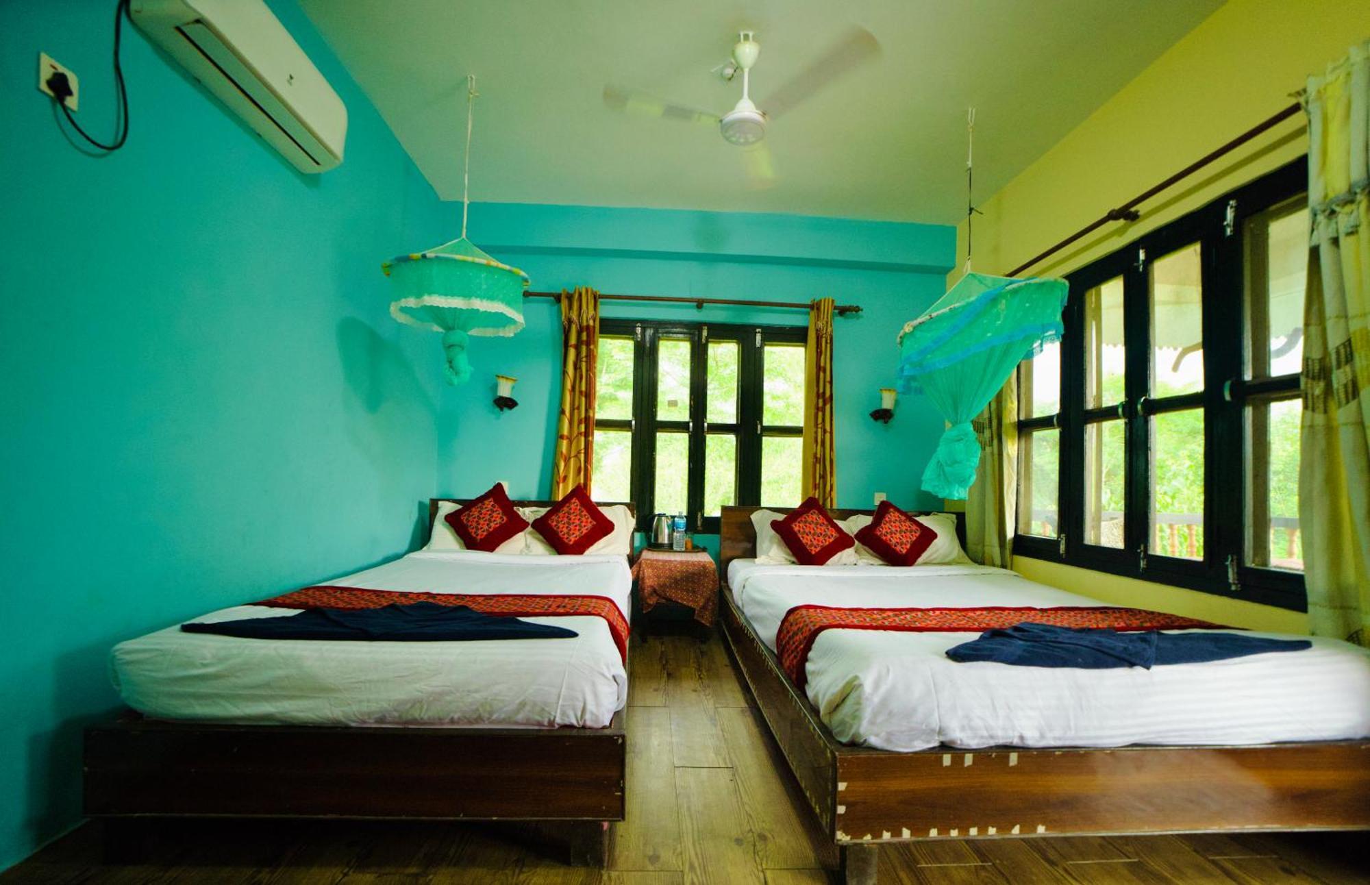 Chitwan Gaida Lodge - Animal Lovers & Birdwatchers Paradise Саураха Экстерьер фото